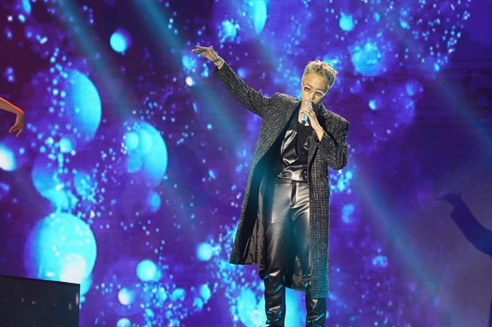 Trong chung kết Vietnam Idol 2023, Hà An Huy chinh phục khán giả bằng hai ca khúc Rơi và Người lạ ơi. Nam ca sĩ còn kết hợp cùng giám khảo Mỹ Tâm trong bài hát The light. Số lượt bình chọn của Hà An Huy là 43,7%.