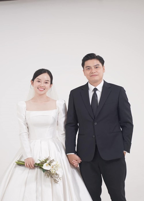 Ly Kute vừa tổ chức hôn lễ. Ông xã của nữ diễn viên phim Nhật ký Vàng Anh tên Ngọc Sơn. Trước khi kết hôn, cô làm mẹ đơn thân trong 7 năm qua. Ảnh: FBNV.