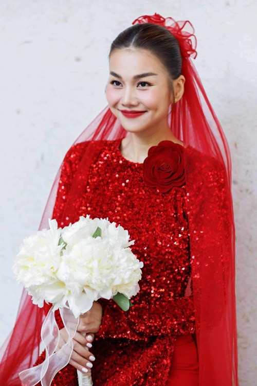 Nữ người mẫu chưa công khai ảnh cận mặt người bạn đời.