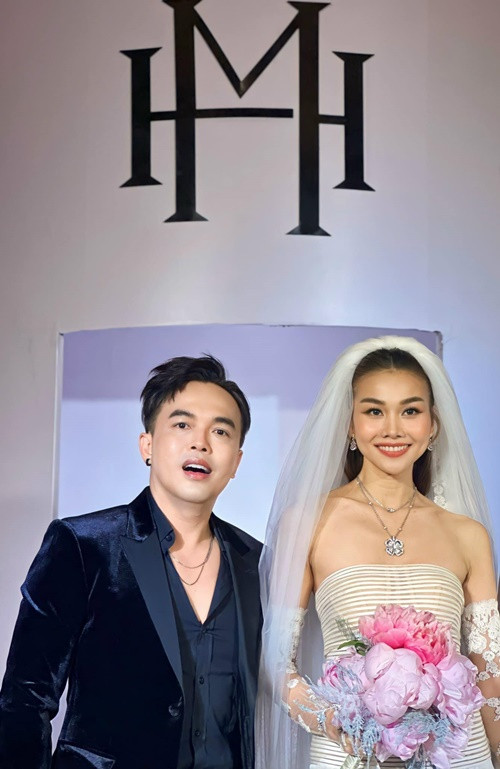 Đạo diễn Trần Thành Trung khoe ảnh dự đám cưới Thanh Hằng. Ảnh: FB Đạo diễn Trần Thành Trung