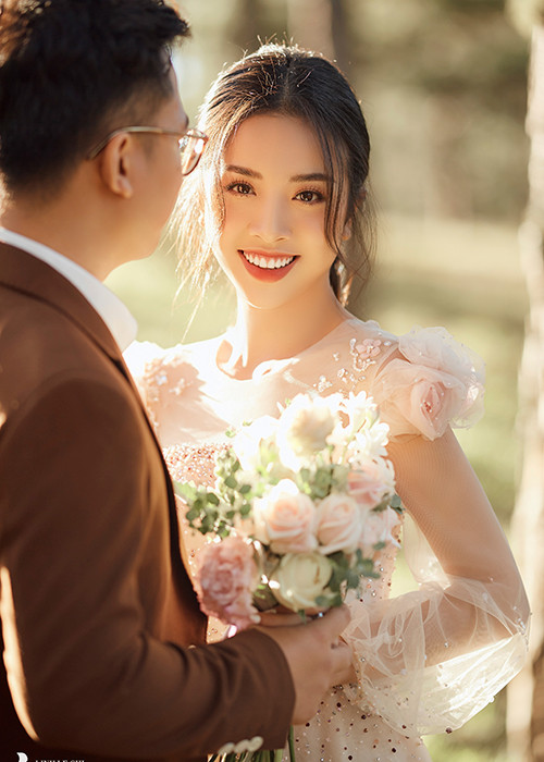 Bộ ảnh của Thúy An được thực hiện bởi nhiếp ảnh gia Lê Chí Linh.