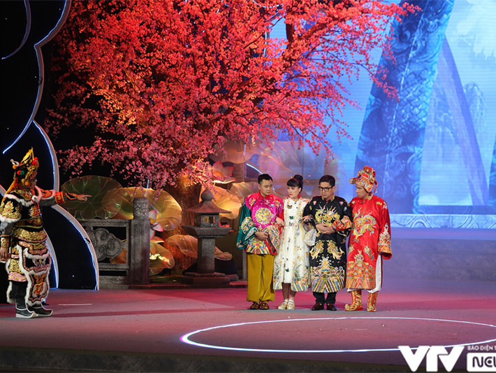 Nhạc sĩ Tiến Minh vào vai Thiên Lôi song lần này, anh không cầm búa. Ảnh: VTV