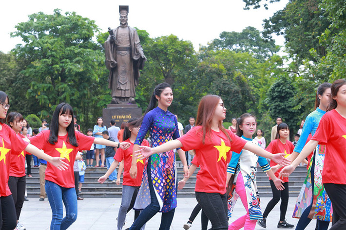 Ngọc Hân không chỉ là một hoa hậu chăm chỉ đi từ thiện mà còn định hướng cho các “đàn em” cùng tham gia các hoạt động ý nghĩa với mình.