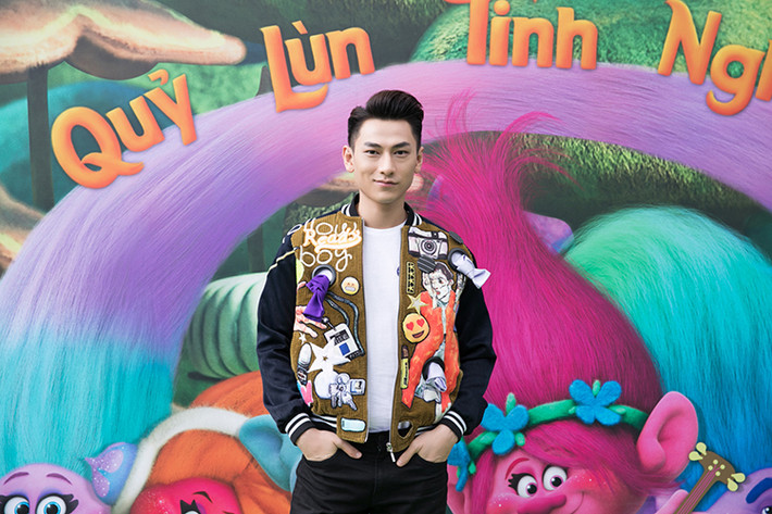 Sự kiện còn có sự góp mặt của nam ca sĩ Isaac. Anh chính là diễn viên lồng tiếng cho chàng quỷ lùn Branch lạnh lùng nhưng tốt bụng trong phim.