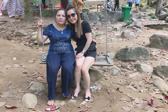 Kelly Nguyễn có mối quan hệ khá tốt với mẹ của Bảo Duy. Theo lời Bảo Duy, anh và bạn gái quen biết nhau từ lâu nhưng chỉ mới bắt đầu hẹn hò được 2 tháng. Ảnh: FBNV