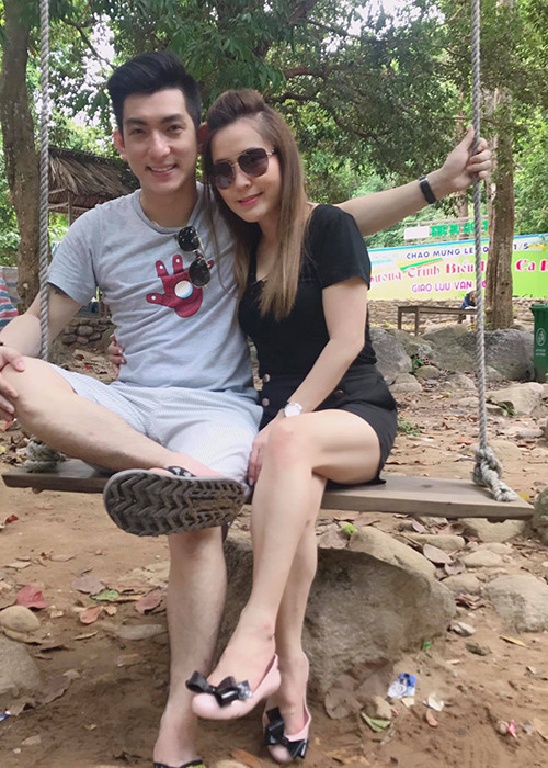 Trước những lời bàn tán quá vội yêu khi chỉ mới ly hôn với Phi Thanh Vân được 2 tháng, Bảo Duy không ngại đáp trả. Anh cho rằng việc có bạn gái mới khi đang độc thân là điều bình thường. Ảnh: FBNV
