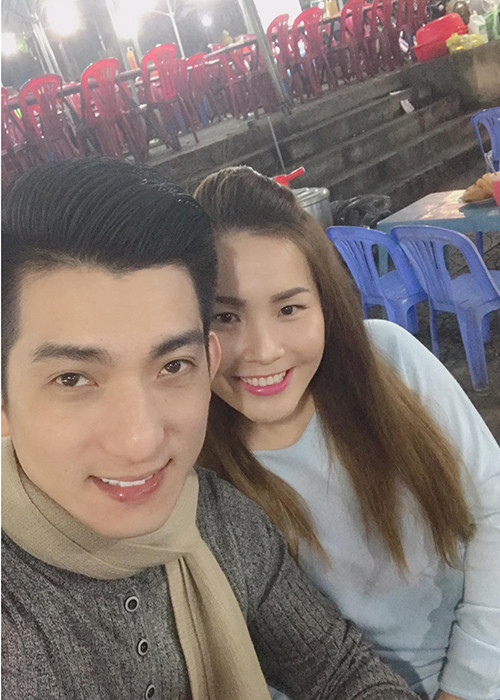 Bảo Duy dành nhiều lời có cánh cho tình mới. Anh khen ngợi cô là người phụ nữ hiền lành, hiếu thảo với gia đình, đặc biệt rất quan tâm và chiều mẹ anh. Ảnh: FBNV