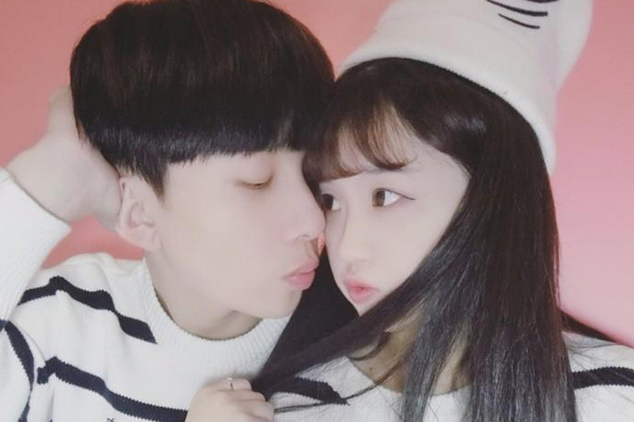 Dân mạng cho rằng Nhạc Nhạc và Thanh Ninh chưa đủ chín chắn để có thể trở thành cha mẹ bởi nam MC từng bị bắt gặp đánh bạn gái ngay trên phố vào ngày 23/5 vừa qua. Ảnh: Ifeng