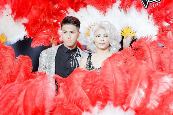 Tiếp tục làm mới bản thân trong đêm chung 1, Hiền Mai tự tin thể hiện bản mashup "Who is loving you - Feeling good" trong tạo hình quyến rũ. HLV Thu Minh đánh giá Hiền Mai đã tạo được sự riêng biệt. Ảnh: Fanpage