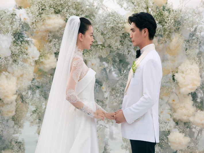 Ngô Thanh Vân chia sẻ sau đám cưới: "Và hai đứa đã về một nhà. Cám ơn người bạn đồng hành, người bạn đời, người chồng tuyệt vời nhất cuộc đời Vân. Vân đã sẵn sàng làm vợ và làm mẹ rồi nhé". Ảnh: FBNV