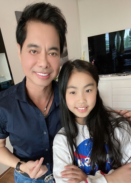 Mới đây, danh ca Ngọc Sơn làm khách mời đặc biệt trong liveshow đầu tiên của ca sĩ nhí Ngọc Thảo tại thủ đô Berlin – Đức.