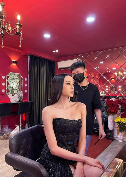 “Tôi chỉ làm răng sứ thôi, còn lại chủ yếu chăm sóc da trắng hơn, bổ sung hormone…”, Lương Mỹ Kỳ chia sẻ trong cuộc phỏng vấn với VOV.