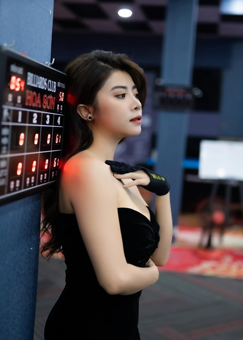 Theo Nhịp sống Việt, hot girl gốc Đắk Lắk là một mẫu ảnh. Ngoài ra, cô còn đóng phim sitcom, MV ca nhạc.