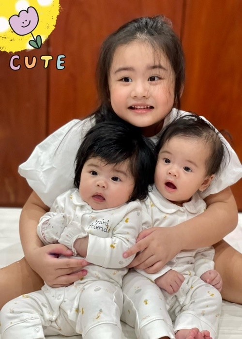 Bé Lê Quỳnh và Lê Quí đều được chị gái cưng chiều.