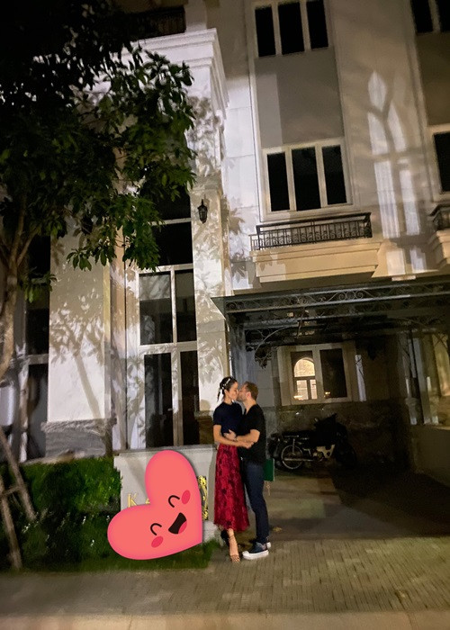 Bảo Trúc được chồng chiều chuộng. Dịp 8/3 năm 2021, nữ người mẫu khoe được chồng ngoại quốc tặng biệt thự.