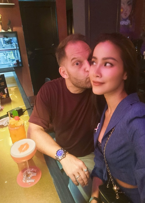 Vợ chồng Bảo Trúc có nhiều khoảnh khắc ngọt ngào bên nhau.