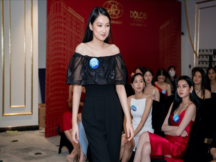 Phương Linh sinh năm 2000, đến từ Quảng Trị. Cô cao 1m76, nằm trong số ít thí sinh sở hữu chiều cao trên 1m75 ở Miss World Vietnam năm nay. Ảnh: Lao động