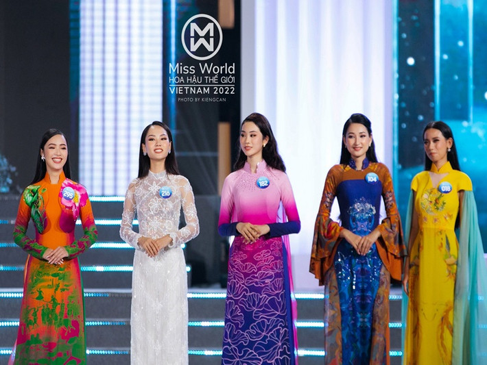 Phương Linh là một trong 3 thí sinh đầu tiên ghi tên mình vào top 20 chung cuộc cùng Lê Nguyễn Bảo Ngọc (Người đẹp thời trang), Huỳnh Nguyễn Mai Phương (Người đẹp tài năng). Ảnh: Fanpage Miss World Vietnam