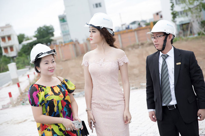 Cách đây không lâu, Á hậu 1 cuộc thi Hoa hậu Việt Nam 2014 đã tìm mua biệt thự riêng có giá hơn 10 tỷ đồng để lập nghiệp ở Sài Gòn. (Ảnh: VOV)