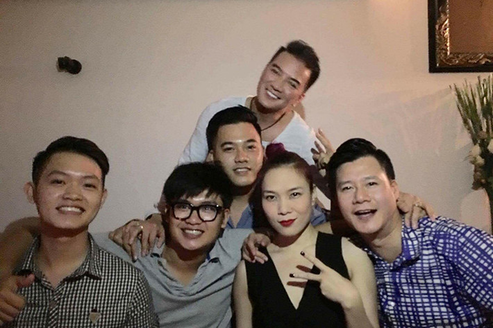 Theo lời Đàm Vĩnh Hưng, trong tiệc sinh nhật của Quang Dũng, anh lần đầu tiên nghe Mỹ Tâm nói hết những điều thật lòng mình như thế. Mr Đàm viết: "Cám ơn em đã mở lòng để anh phải biết làm gì".