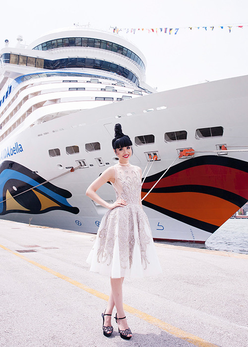 Cô sẽ biến con tàu này thành sàn diễn thời trang của chương trình J Autumn Fashion Show 2016.