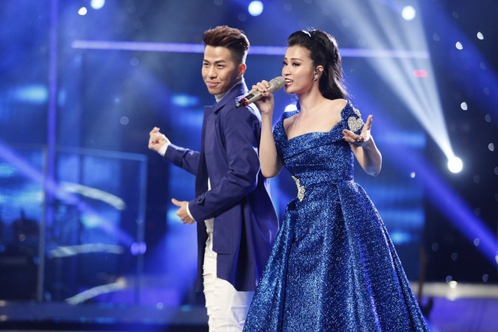 Nữ ca sĩ đã mang đến một không khí ngập tràn sức sống và tươi trẻ cho đêm thi qua ca khúc “Love like you”.