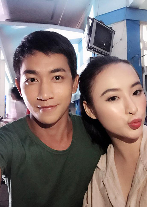Trên phim trường, Angela Phương Trinh có không ít khoảnh khắc nhí nhảnh bên bạn diễn. Trước khi chính thức quay hình, cô đã cùng đoàn làm phim lên Tây Nguyên để chuẩn bị cho vai diễn.