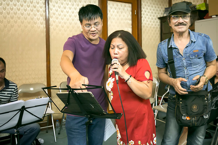 Mới đây, ca sĩ Siu Black đã có mặt ở Hà Nội để tham gia liveshow “Tuổi thơ tôi Hà Nội” của nhạc sĩ Nguyễn Cường.