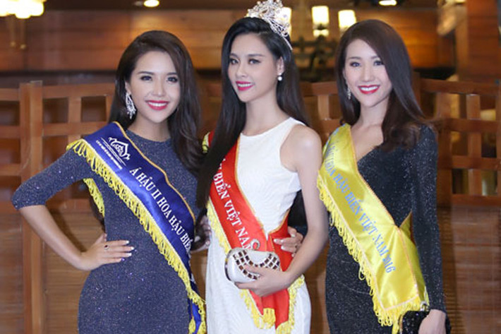 Vượt qua 35 ứng cử viên trong đêm chung kết Hoa hậu Biển Việt Nam 2016, người đẹp Phạm Thùy Trang (ở giữa) đã giành ngôi vị cao nhất của cuộc thi. (Ảnh: Hà Nội Mới)