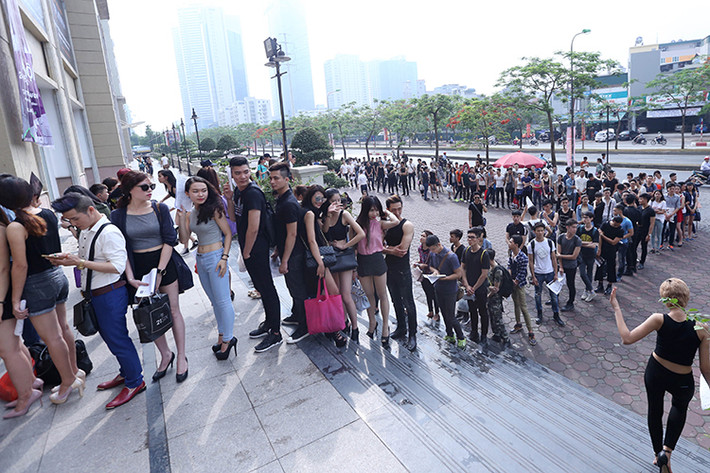 Sáng hôm nay (24/5), vòng sơ tuyển Vietnam’s Next Top Model 2016 đã chính thức diễn ra tại Hà Nội.