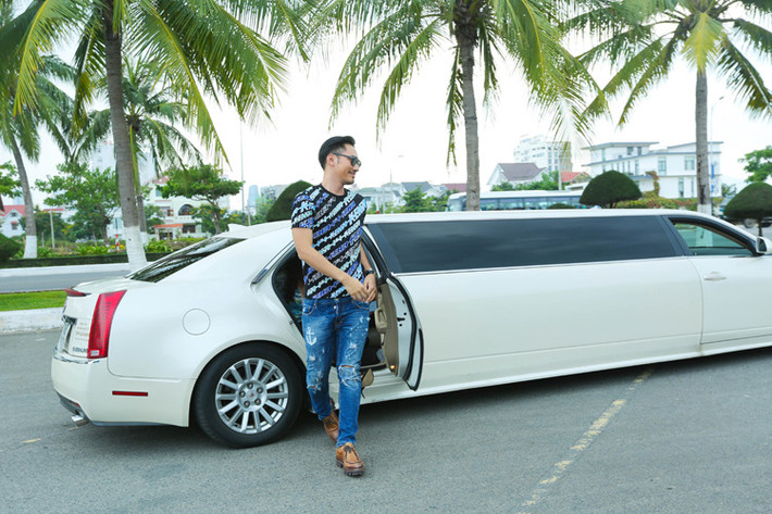 Bộ ba giám khảo Vietnam's Next Top Model 2016 gồm: siêu mẫu Thanh Hằng, NTK Lý Quí Khánh (trong ảnh) và nhiếp ảnh gia Samuel Hoàng đã có mặt tại vòng casting khu vực miền Trung.