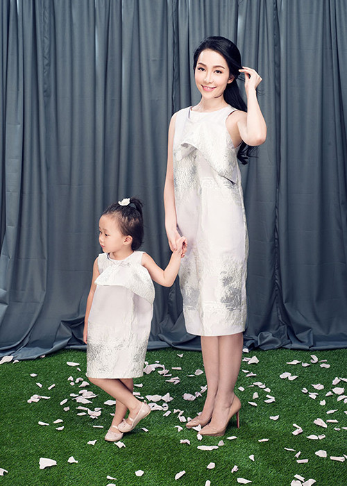 Được biết, trong tiếng Nga, tên Luna của con gái "chim công làng múa" có nghĩa là mặt trăng. Nó còn là tên bài múa cuối cùng của Linh Nga trước khi làm mẹ.