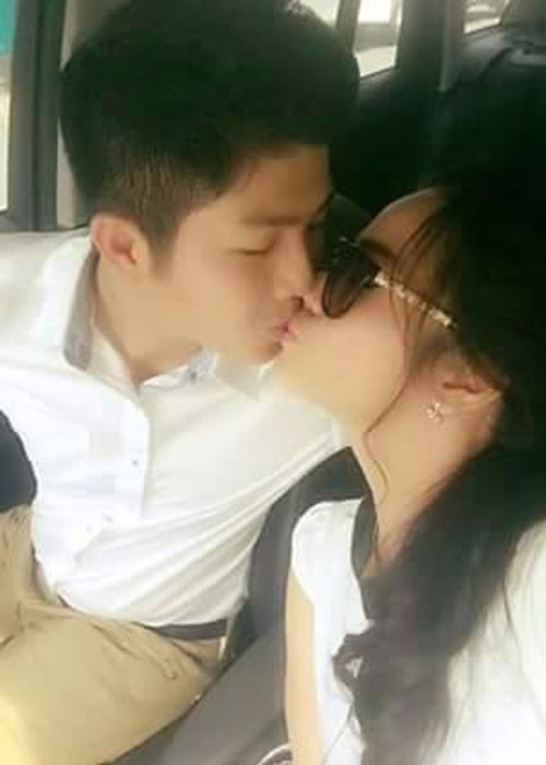 Cả hai bắt đầu hẹn hò và làm đám cưới trong khoảng 1 năm.