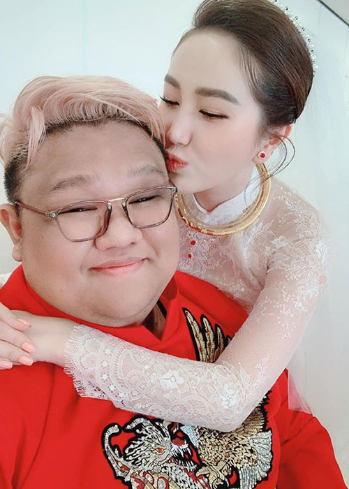 Vương Khang là người đồng nghiệp không thể thiếu trong đám cưới của Bảo Thy.