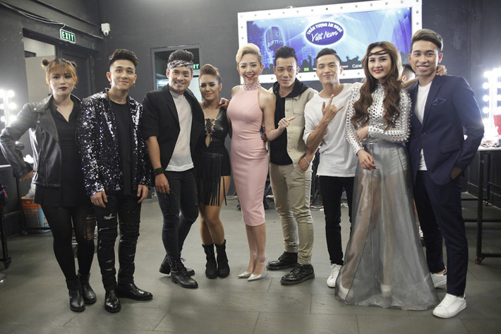 Tóc Tiên khá thân thiết với top 8 Vietnam Idol 2016. Trước đó, cô đã hết lòng hỗ trợ, hướng dẫn các thí sinh.