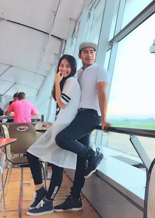 Đầu năm nay, cặp đôi diễn viên công khai chuyện hẹn hò và thoải mái chia sẻ những hình ảnh hạnh phúc bên nhau.