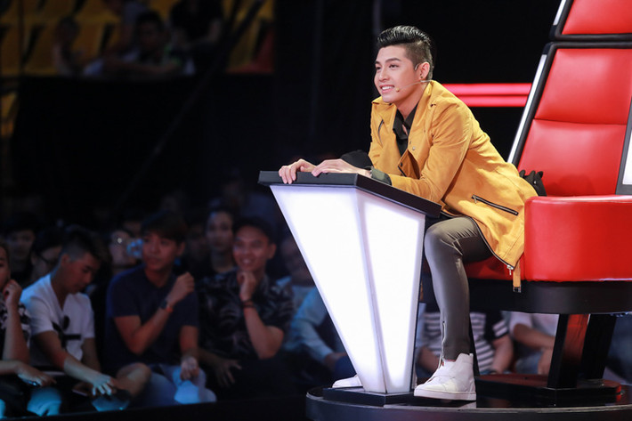 Trong 2 tập đầu Vòng giấu mặt The Voice Kids 2016, Noo Phước Thịnh từng vụt mất nhiều giọng ca nhí vào tay Đông Nhi, Vũ Cát Tường. Tuy nhiên, trong tập 3, anh đã “lội ngược dòng”.
