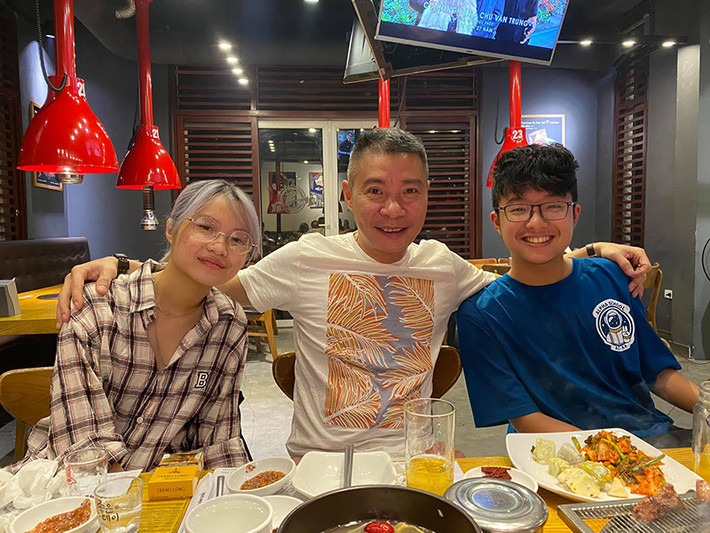 Tít được nhận xét là chàng trai sống rất tình cảm và thương mẹ. Không ít lần, MC Thảo Vân và Công Lý khoe con trai có những bài văn, lời chúc đầy hài hước.