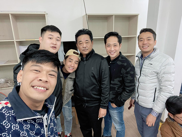 Việt Bắc (ngoài cùng bên phải) sẽ tham gia Táo quân 2021. Đây không phải lần đầu tiên nam diễn viên góp mặt trong chương trình này.