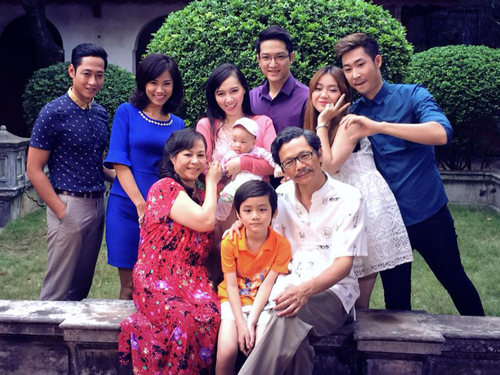 Mạnh Hưng tham gia nhiều phim đình đám như: "Hôn nhân trong ngõ hẹp", "Hoa hồng trên ngực trái", "Ghét thì yêu thôi", "Những nhân viên gương mẫu", "Đừng bắt em phải quên", “Để gió cuốn đi”, “Đường lên Điện Biên”, “Khi đàn ông góa vợ bật khóc”.