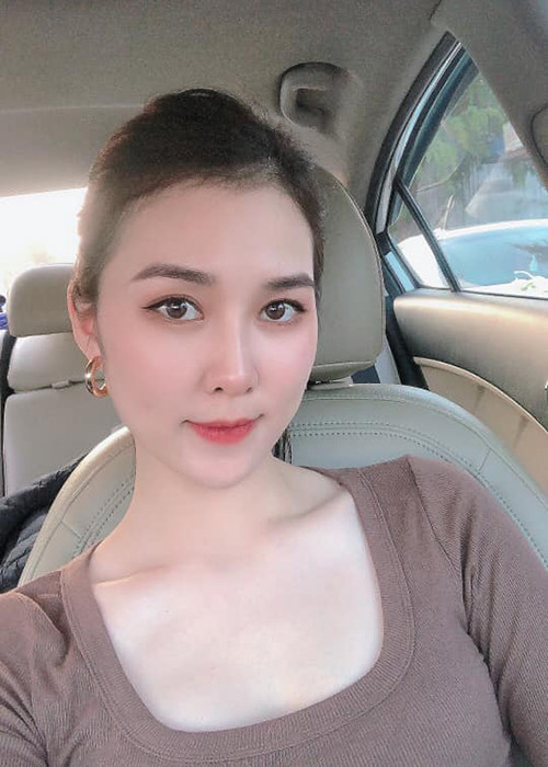 Bà xã của "Thiên Lôi" Mạnh Dũng tên Thu Hạnh, làm việc tại một bệnh viện thẩm mỹ.