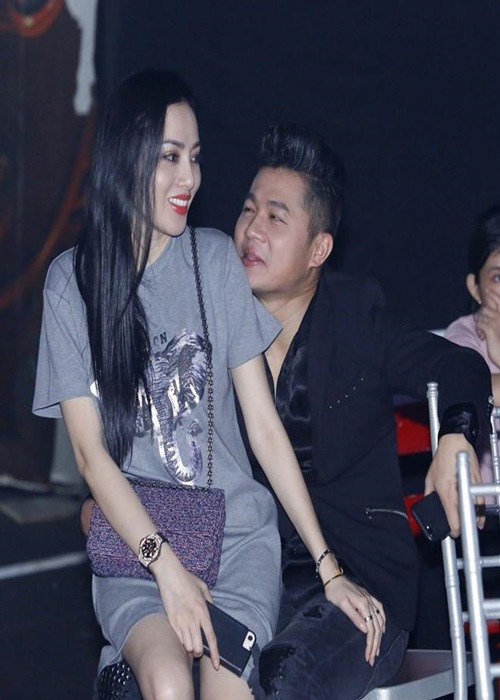 Huỳnh Tiên sinh năm 1984, kém Lâm Vũ 2 tuổi. Cô kinh doanh ở Mỹ. Sở hữu gương mặt xinh đẹp cùng vóc dáng gợi cảm, bà xã của Lâm Vũ đoạt vương miện cùng một số giải phụ tại cuộc thi Hoa hậu Phụ nữ người Việt Thế giới 2015. Ảnh: Khám phá