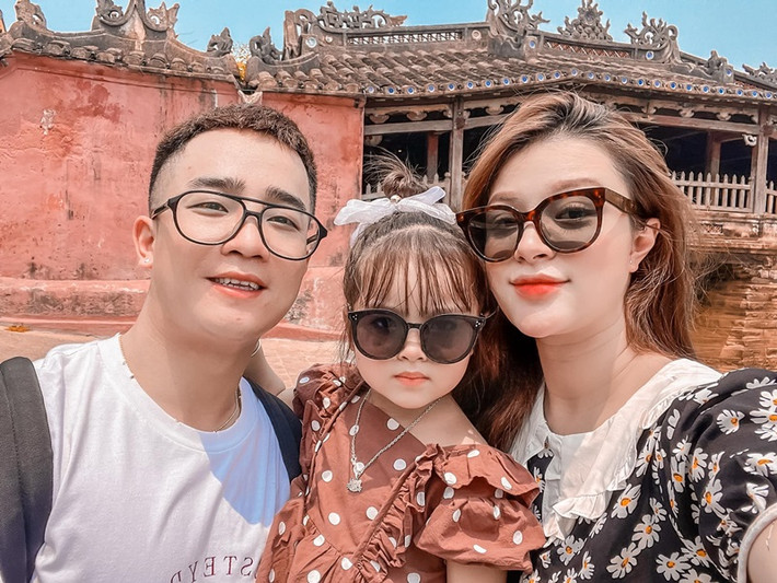 Bé Thóc - con gái của Đỗ Duy Nam - Ngọc Anh được xem là hot TikToker nhí bởi các video có sự góp mặt của bé Thóc lên đến 7 triệu view.