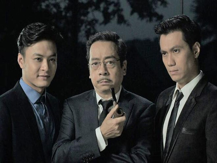Theo Giadinhnet, ngày 14/9, tại phiên họp thứ 3, Ủy ban Thường vụ Quốc hội cho ý kiến về dự án Luật Điện ảnh (sửa đổi). Tại phiên họp này, Thiếu tướng Lê Tấn Tới, Chủ nhiệm Ủy ban Quốc phòng An ninh của Quốc hội cho rằng cần quy định rõ, chi tiết hơn về nội dung và hành vi nghiêm cấm trong hoạt động điện ảnh. Đáng chú ý, Thiếu tướng Lê Tấn Tới chia sẻ: "Điển hình, sau khi VTV chiếu phim “ Người phán xử” thì tình hình các băng ổ nhóm tội phạm "xã hội đen" xảy ra rất nhiều. Đất nước chúng ta quản lý xã hội bằng pháp luật, nhưng trong phim thì pháp luật không giải quyết được, mà đưa cho ông trùm làm người phán xử, kể cả phán xử lực lượng công an. Phán xử tất cả. Mà phim đó chiếu trên giờ vàng thì ai chịu trách nhiệm về vấn đề này?". Ảnh: VTV
