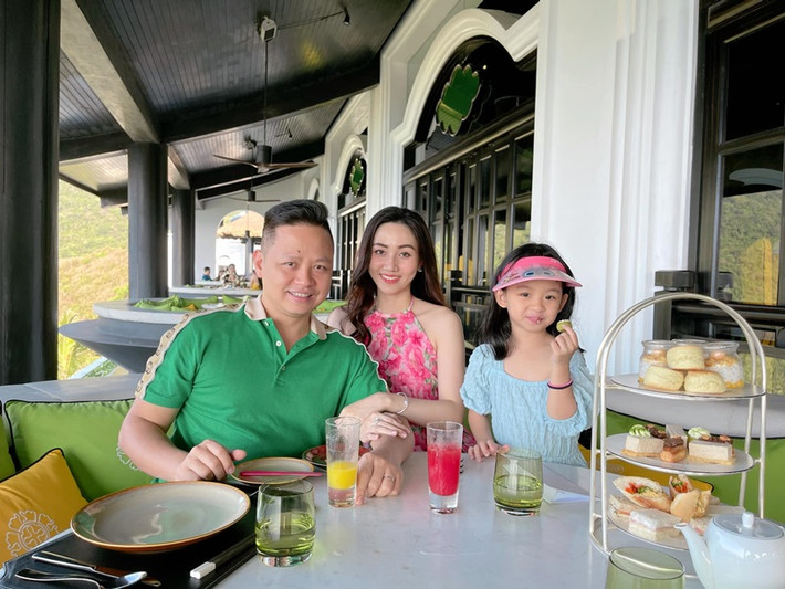 Con gái của Trà My năm nay 5 tuổi, có vẻ ngoài vô cùng xinh xắn. Nàng á hậu dự định sẽ sinh thêm con thứ hai khi con gái đầu vào lớp 1.