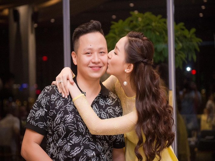 Sau khi lấy chồng, Á hậu Trà My rất hiếm khi xuất hiện tại các sự kiện giải trí. Cô tập trung chăm lo cho chồng con.