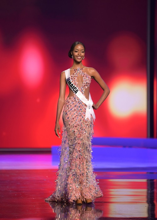 Top 20 còn có Miqueal-Symone Williams - Hoa hậu Hoàn vũ Jamaica.
