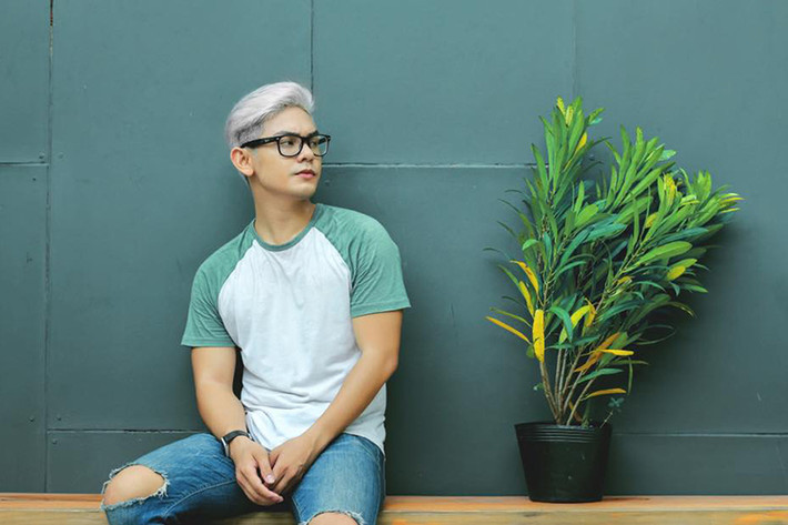 Dù không phải giọng ca chính của nhóm Vmusic nhưng Sơn Ngọc Minh có lượng fans nhất định bởi vẻ ngoài điển trai. Năm 2014, khi nhóm tan rã, Sơn Ngọc Minh theo đuổi sự nghiệp cá nhân. Ảnh: FBNV