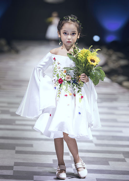 Chu Diệp Anh sinh năm 2011, có kinh nghiệm làm người mẫu ảnh từ khi còn nhỏ. Bé hiện là diễn viên nhí hot nhất màn ảnh nhỏ Việt.
