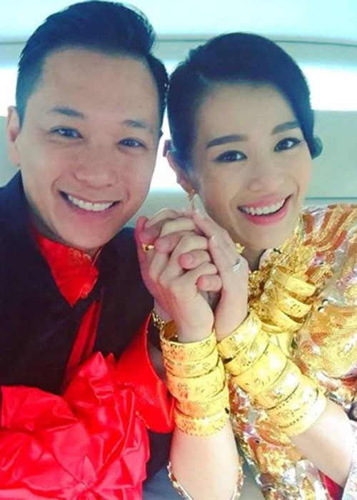 Trong 3 tháng đầu hẹn hò, Hồ Hạnh Nhi đã tin rằng Philip chính là người chồng lý tưởng của cô. Cô thậm chí ví anh như "tấm vé số độc đắc". Sau chưa đầy một năm yêu nhau, vào tháng 12/2015, cả hai làm đám cưới. Ảnh: Weibo